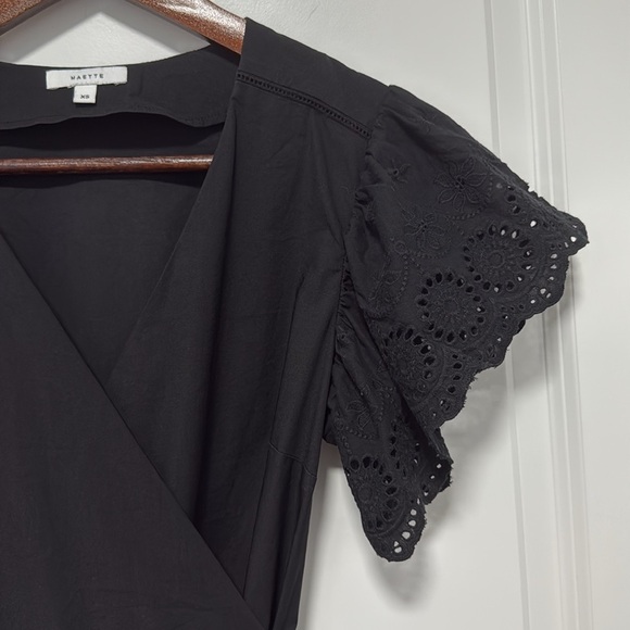 Maette Women’s V-Neck Eyelet Short Sleeves and Eyelet Bottom Black Wrap Dress XS - Picture 3 of 6